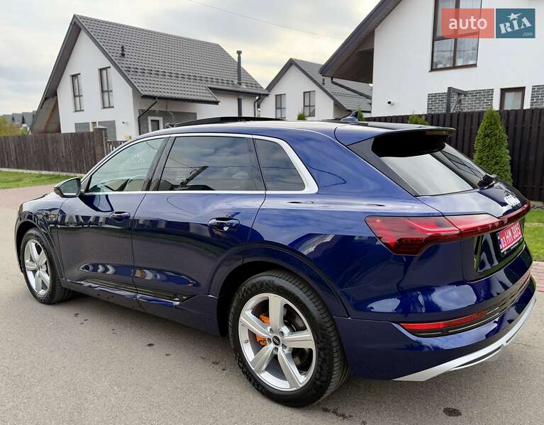 Внедорожник / Кроссовер Audi e-tron 2022 в Киеве фото 26 Внедорожник / Кроссовер Audi e-tron 2022 в Киеве