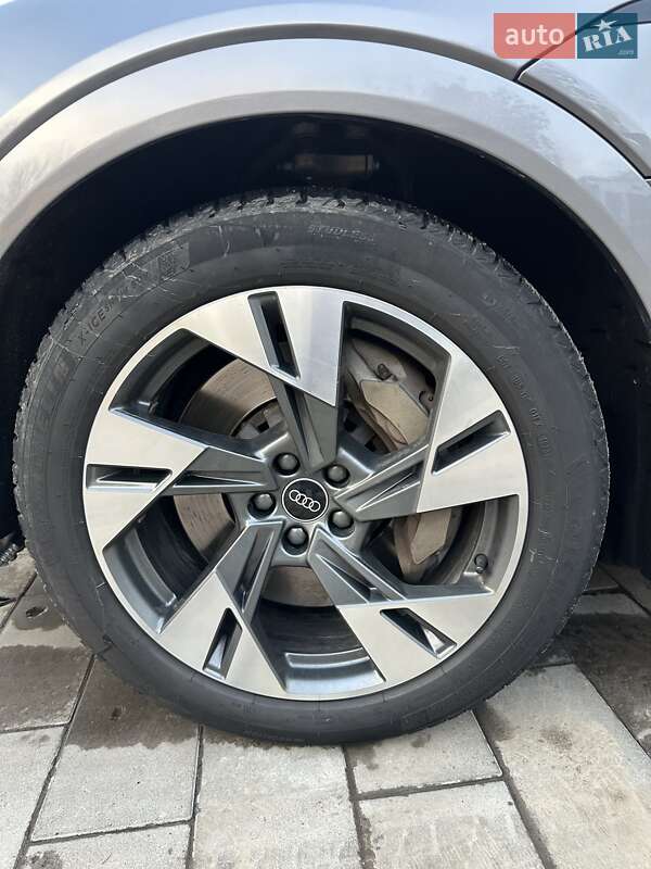 Позашляховик / Кросовер Audi e-tron 2019 в Києві фото 17 Позашляховик / Кросовер Audi e-tron 2019 в Києві