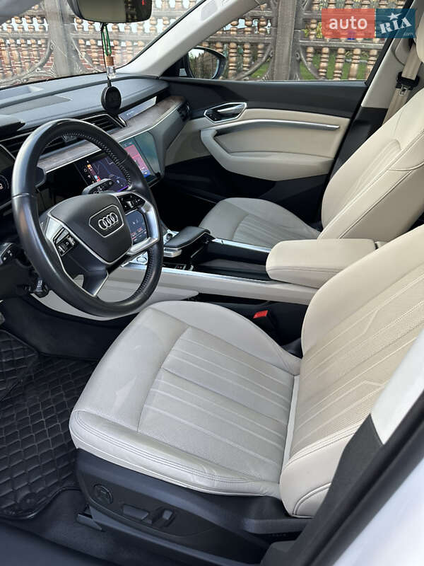 Позашляховик / Кросовер Audi e-tron 2019 в Львові фото 18 Позашляховик / Кросовер Audi e-tron 2019 в Львові