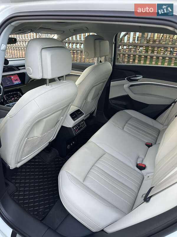 Позашляховик / Кросовер Audi e-tron 2019 в Львові фото 22 Позашляховик / Кросовер Audi e-tron 2019 в Львові