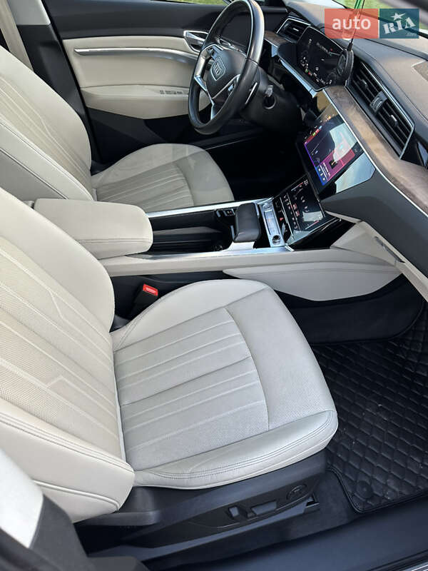 Позашляховик / Кросовер Audi e-tron 2019 в Львові фото 31 Позашляховик / Кросовер Audi e-tron 2019 в Львові