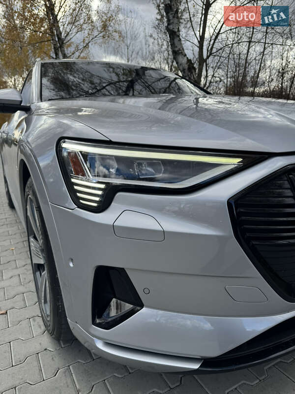 Позашляховик / Кросовер Audi e-tron 2022 в Львові фото 37 Позашляховик / Кросовер Audi e-tron 2022 в Львові