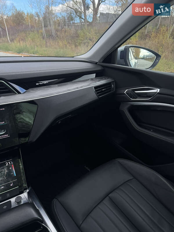Позашляховик / Кросовер Audi e-tron 2022 в Львові фото 60 Позашляховик / Кросовер Audi e-tron 2022 в Львові