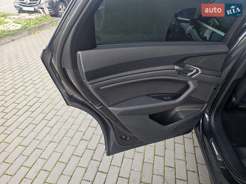 Позашляховик / Кросовер Audi e-tron 2019 в Львові фото 11 Позашляховик / Кросовер Audi e-tron 2019 в Львові