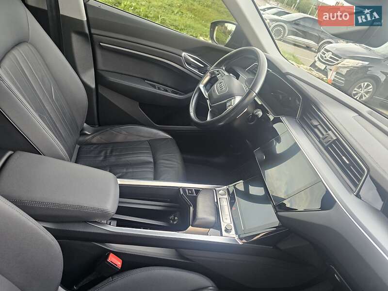 Позашляховик / Кросовер Audi e-tron 2019 в Львові фото 16 Позашляховик / Кросовер Audi e-tron 2019 в Львові