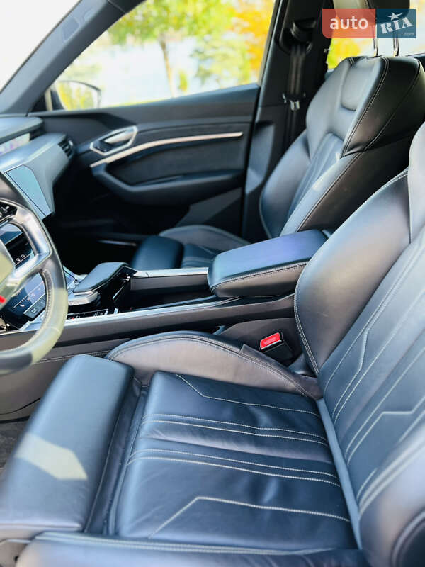Внедорожник / Кроссовер Audi e-tron 2019 в Тернополе фото 10 Внедорожник / Кроссовер Audi e-tron 2019 в Тернополе