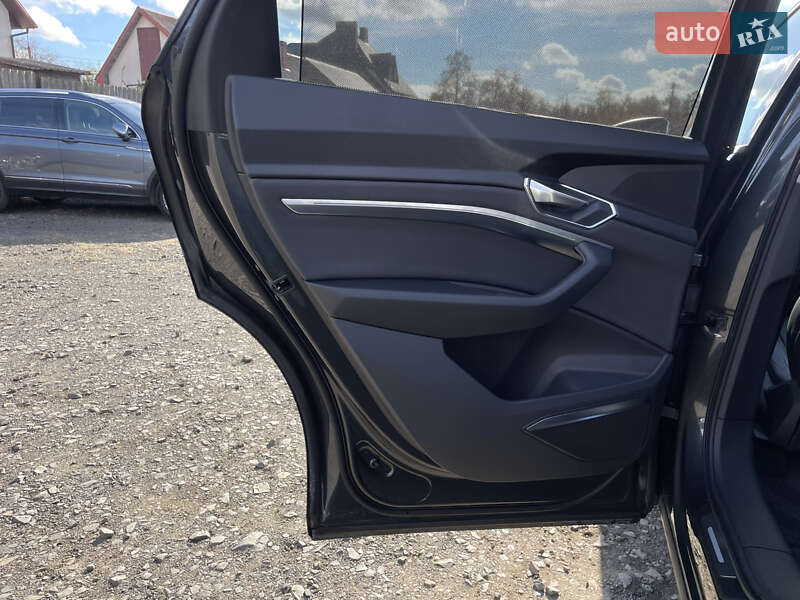 Позашляховик / Кросовер Audi e-tron 2022 в Луцьку