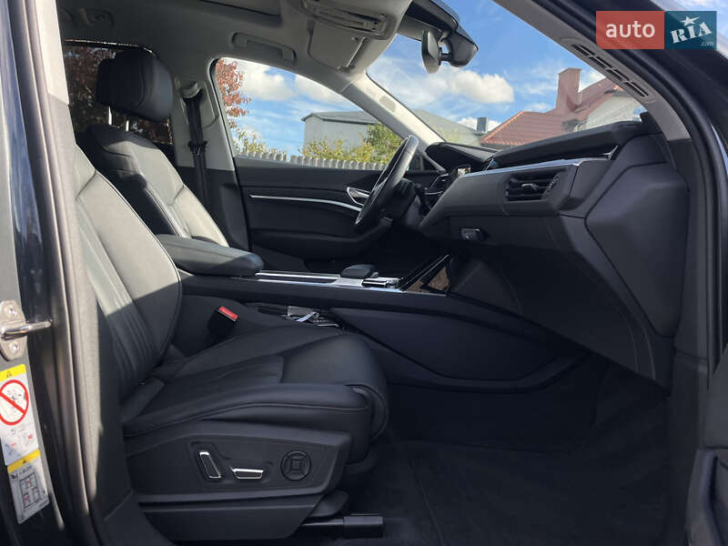 Позашляховик / Кросовер Audi e-tron 2022 в Луцьку