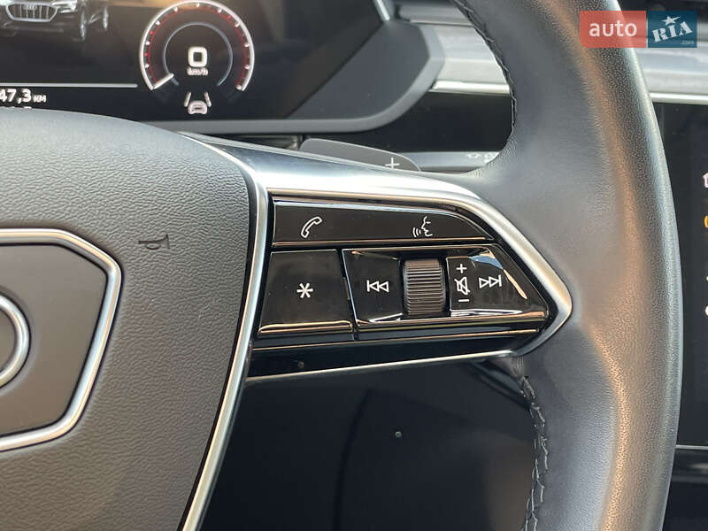 Позашляховик / Кросовер Audi e-tron 2022 в Луцьку