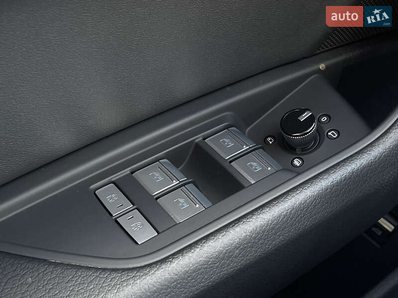 Позашляховик / Кросовер Audi e-tron 2022 в Луцьку