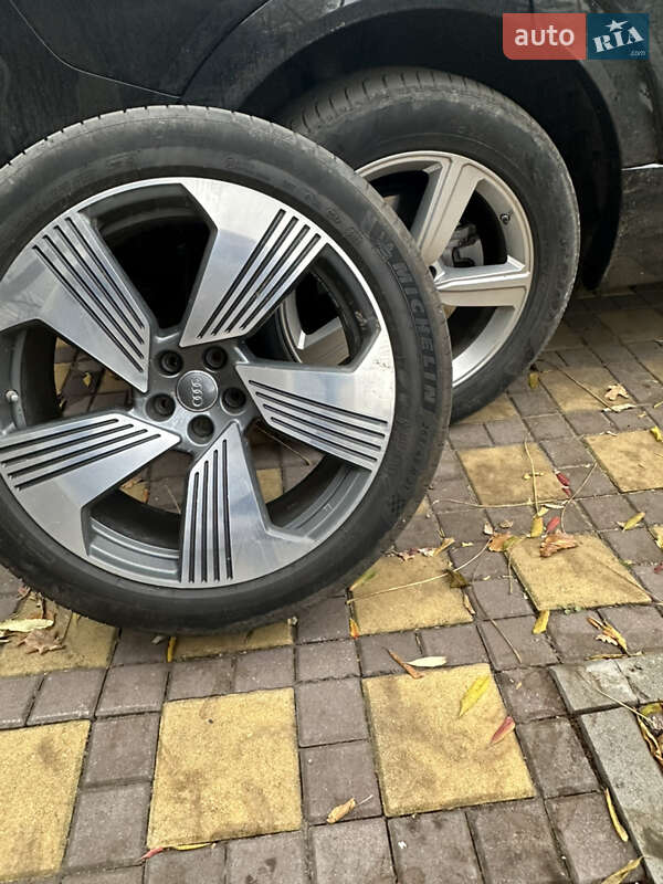 Позашляховик / Кросовер Audi e-tron 2019 в Ірпені фото 30 Позашляховик / Кросовер Audi e-tron 2019 в Ірпені