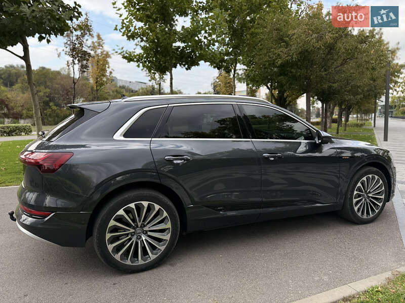 Позашляховик / Кросовер Audi e-tron 2020 в Дніпрі