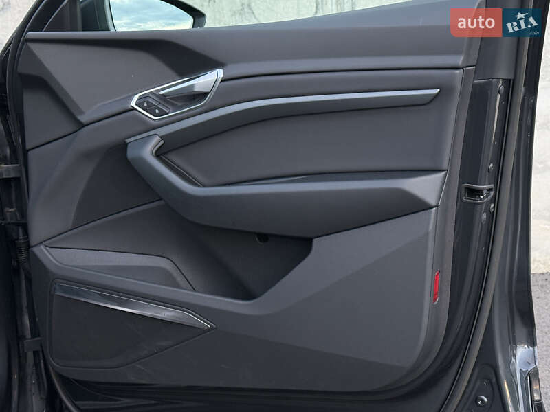 Позашляховик / Кросовер Audi e-tron 2020 в Львові фото 35 Позашляховик / Кросовер Audi e-tron 2020 в Львові