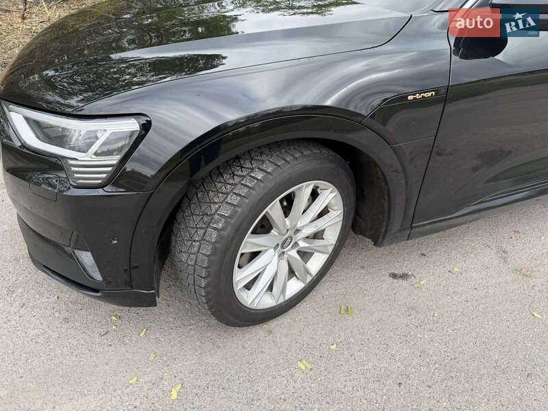 Внедорожник / Кроссовер Audi e-tron 2019 в Киеве