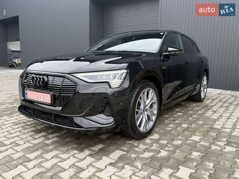 Позашляховик / Кросовер Audi e-tron 2022 в Іршаві