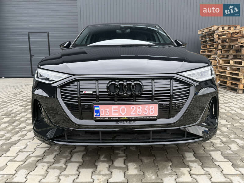 Позашляховик / Кросовер Audi e-tron 2022 в Іршаві