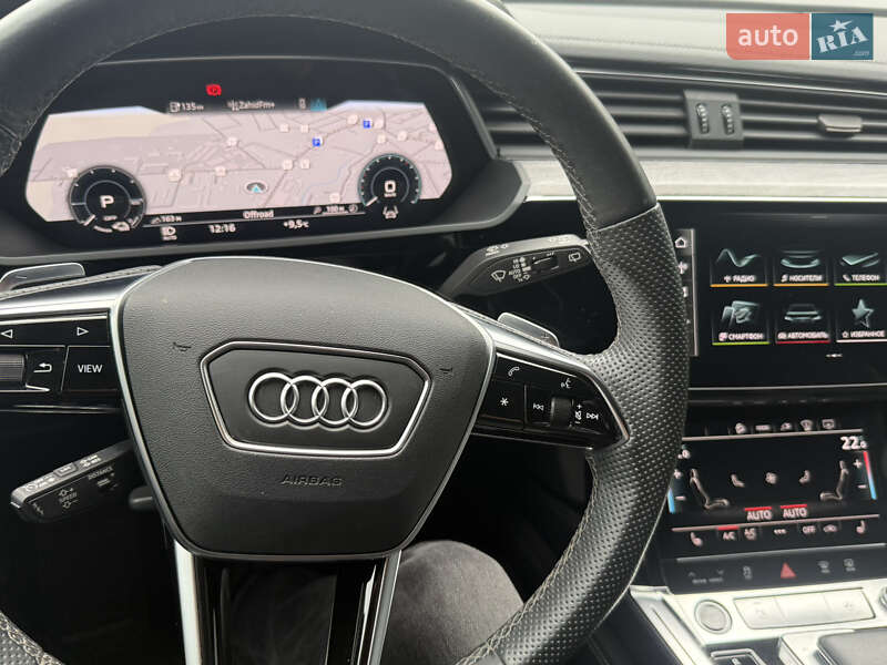 Позашляховик / Кросовер Audi e-tron 2022 в Іршаві