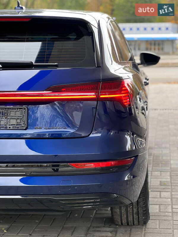 Внедорожник / Кроссовер Audi e-tron 2022 в Днепре