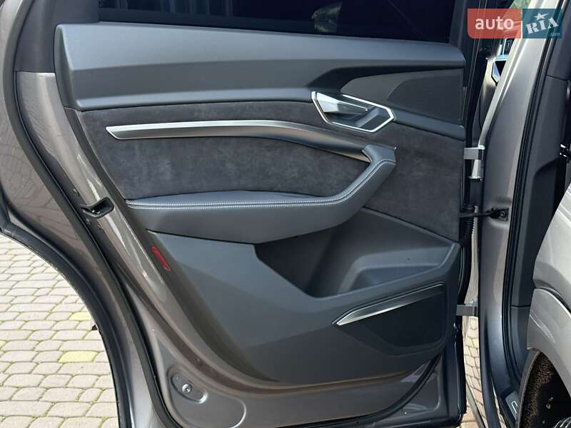 Позашляховик / Кросовер Audi e-tron 2019 в Рівному