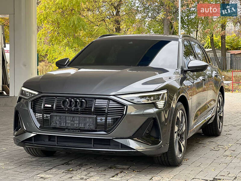 Позашляховик / Кросовер Audi e-tron 2022 в Дніпрі