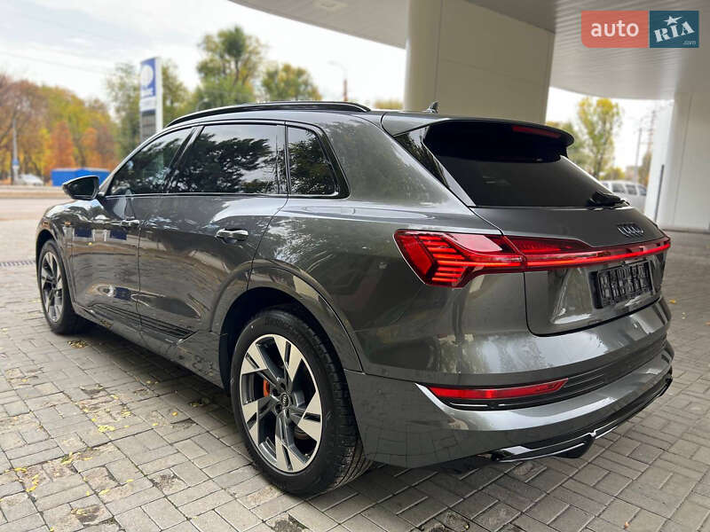 Позашляховик / Кросовер Audi e-tron 2022 в Дніпрі
