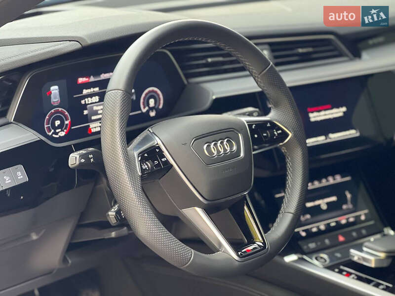 Позашляховик / Кросовер Audi e-tron 2022 в Дніпрі