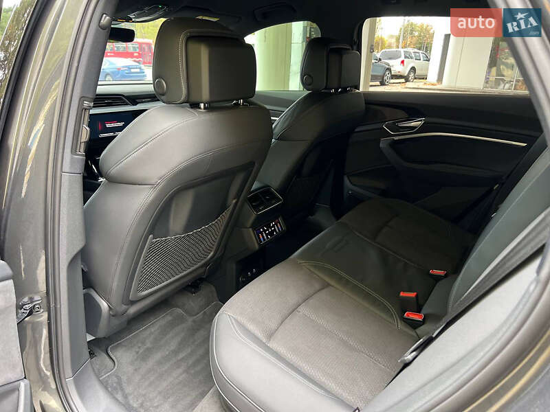Позашляховик / Кросовер Audi e-tron 2022 в Дніпрі