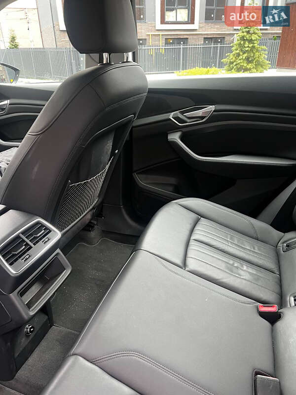 Внедорожник / Кроссовер Audi e-tron 2019 в Киеве фото 11 Внедорожник / Кроссовер Audi e-tron 2019 в Киеве