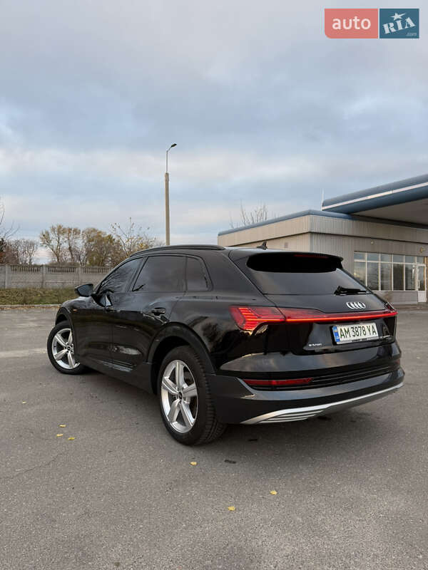 Позашляховик / Кросовер Audi e-tron 2022 в Бердичеві