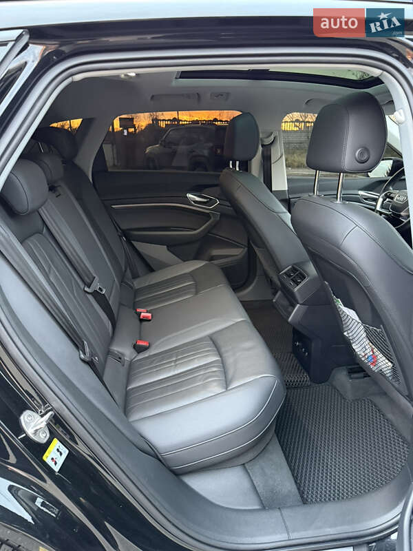 Позашляховик / Кросовер Audi e-tron 2022 в Бердичеві