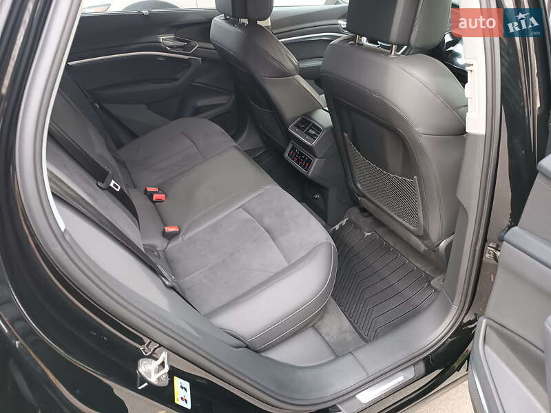 Внедорожник / Кроссовер Audi e-tron 2022 в Киеве