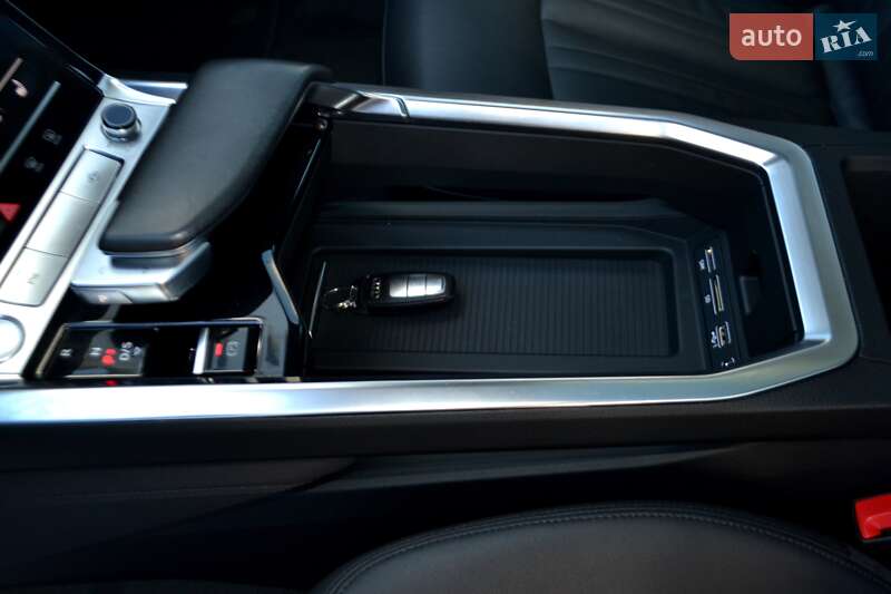 Позашляховик / Кросовер Audi e-tron 2020 в Хмельницькому фото 159 Позашляховик / Кросовер Audi e-tron 2020 в Хмельницькому