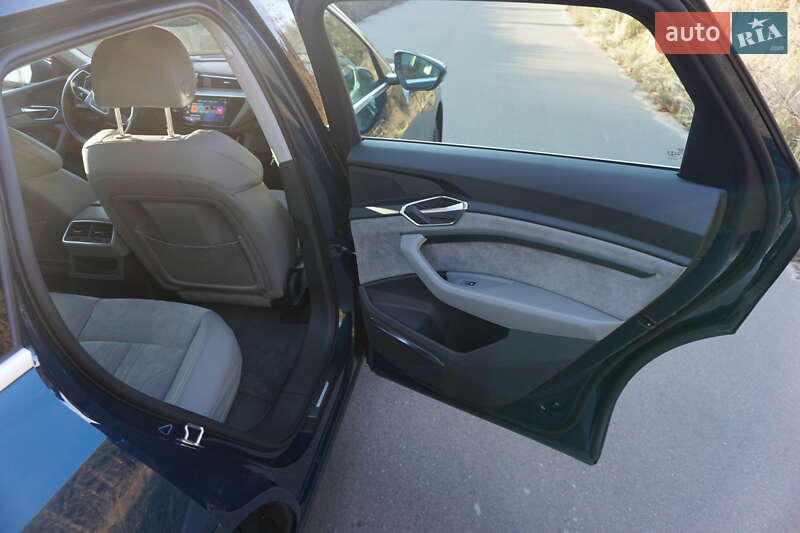 Позашляховик / Кросовер Audi e-tron 2020 в Києві