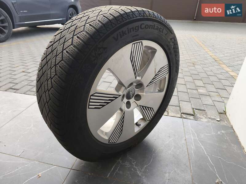 Внедорожник / Кроссовер Audi e-tron 2019 в Харькове