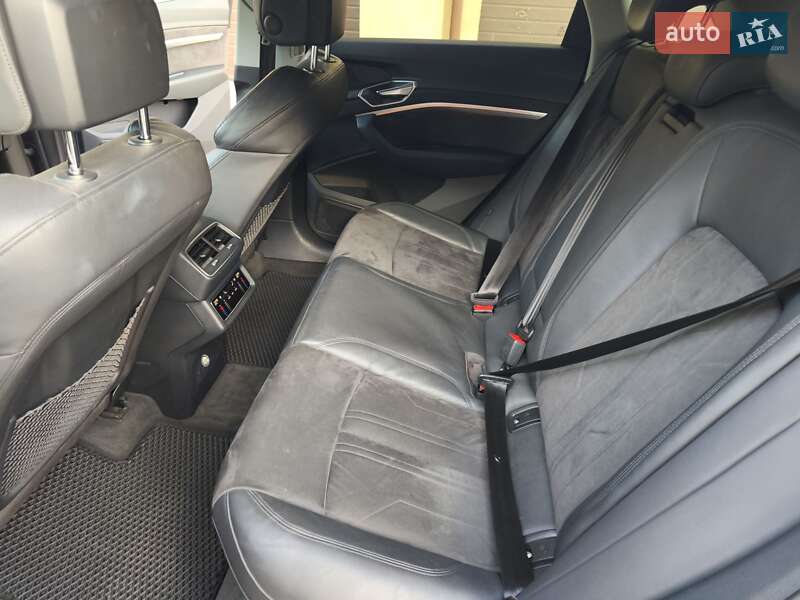 Внедорожник / Кроссовер Audi e-tron 2019 в Харькове