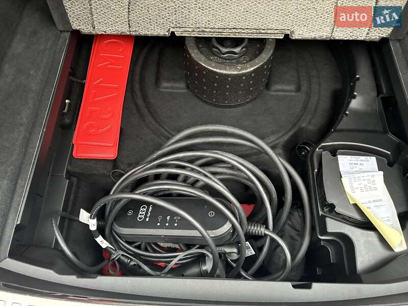 Позашляховик / Кросовер Audi e-tron 2022 в Києві