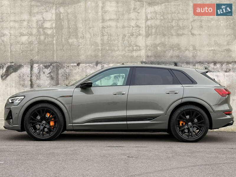 Позашляховик / Кросовер Audi e-tron 2022 в Львові