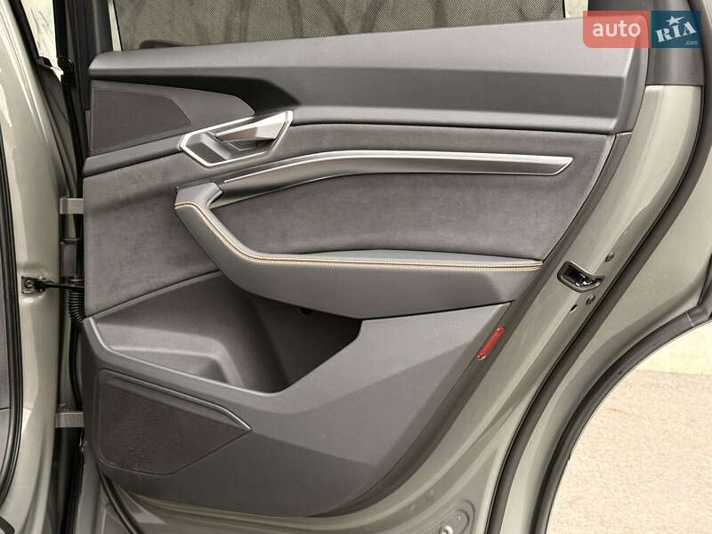 Позашляховик / Кросовер Audi e-tron 2022 в Львові