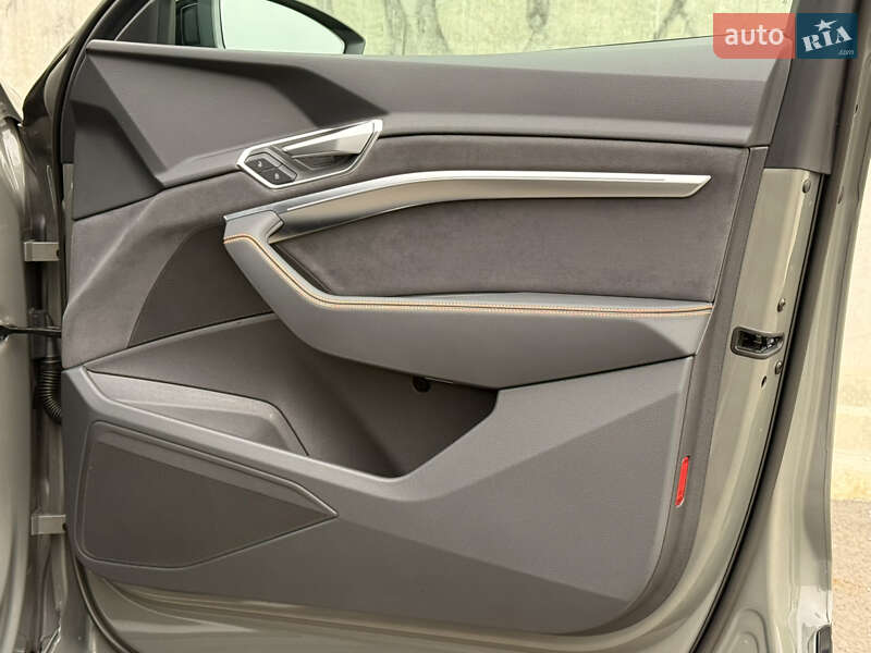 Позашляховик / Кросовер Audi e-tron 2022 в Львові