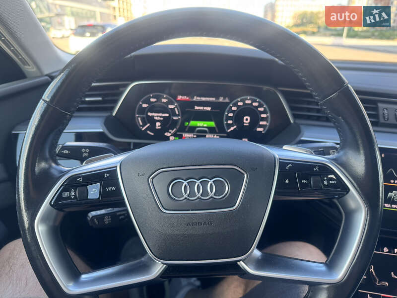 Позашляховик / Кросовер Audi e-tron 2020 в Києві фото 11 Позашляховик / Кросовер Audi e-tron 2020 в Києві