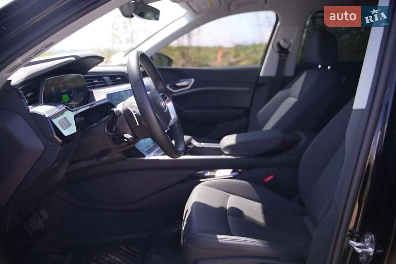 Внедорожник / Кроссовер Audi e-tron 2022 в Дубно