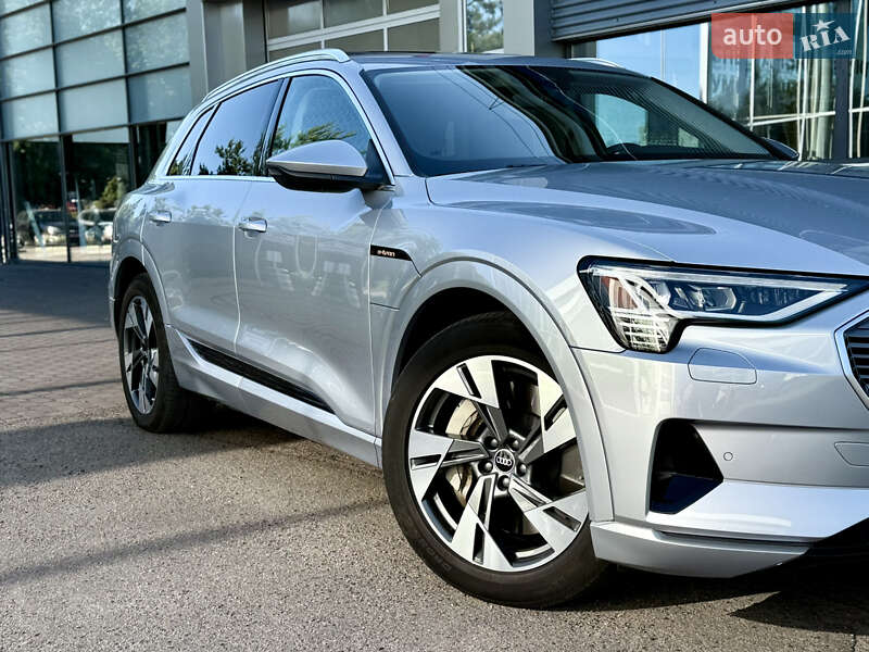 Внедорожник / Кроссовер Audi e-tron 2022 в Ровно