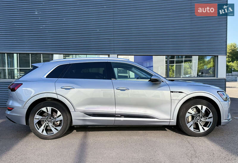 Внедорожник / Кроссовер Audi e-tron 2022 в Ровно