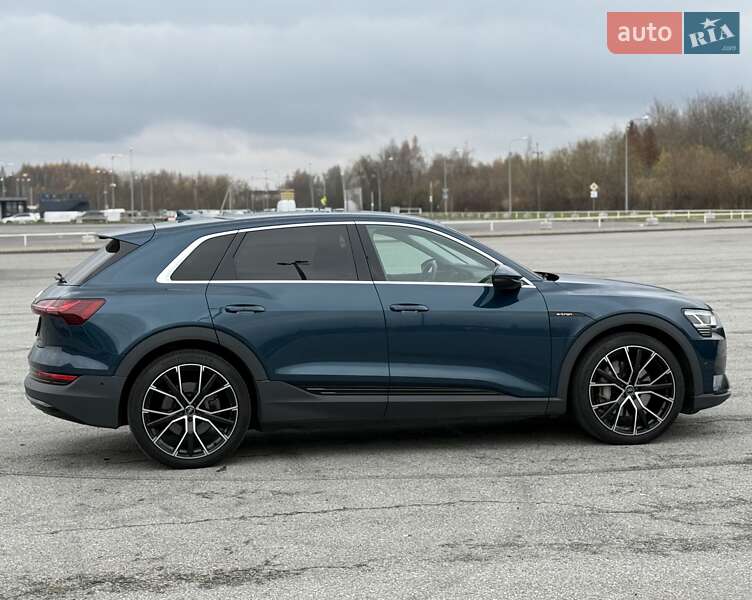 Позашляховик / Кросовер Audi e-tron 2021 в Києві фото 12 Позашляховик / Кросовер Audi e-tron 2021 в Києві