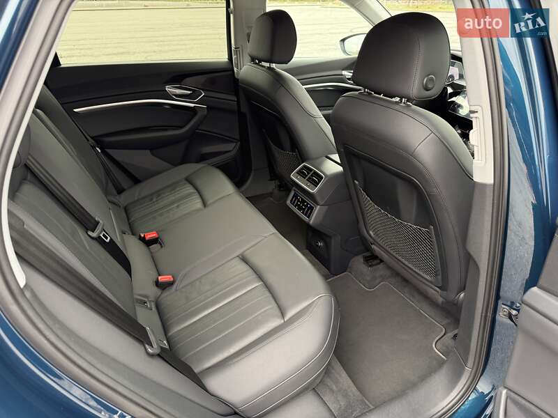 Позашляховик / Кросовер Audi e-tron 2021 в Києві фото 32 Позашляховик / Кросовер Audi e-tron 2021 в Києві