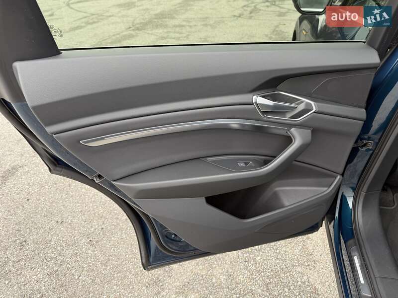 Позашляховик / Кросовер Audi e-tron 2021 в Києві фото 31 Позашляховик / Кросовер Audi e-tron 2021 в Києві