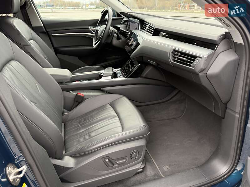 Позашляховик / Кросовер Audi e-tron 2021 в Києві фото 35 Позашляховик / Кросовер Audi e-tron 2021 в Києві
