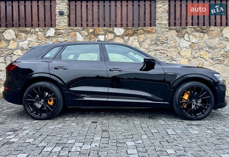 Позашляховик / Кросовер Audi e-tron 2019 в Рівному