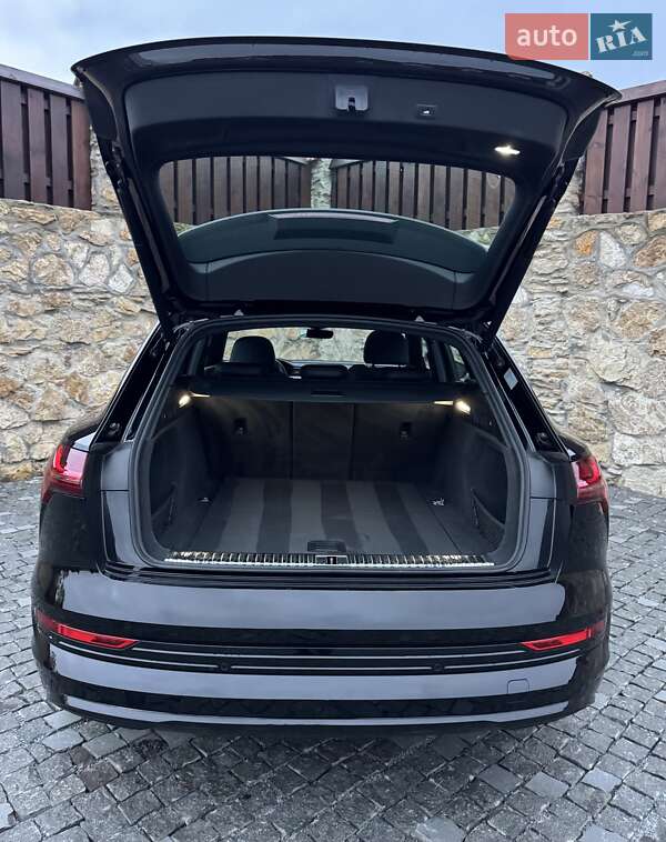 Позашляховик / Кросовер Audi e-tron 2019 в Рівному
