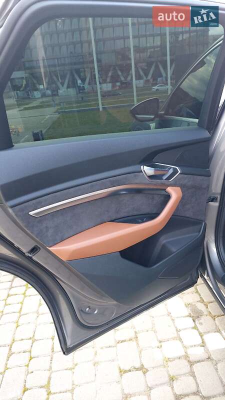 Внедорожник / Кроссовер Audi e-tron 2019 в Львове